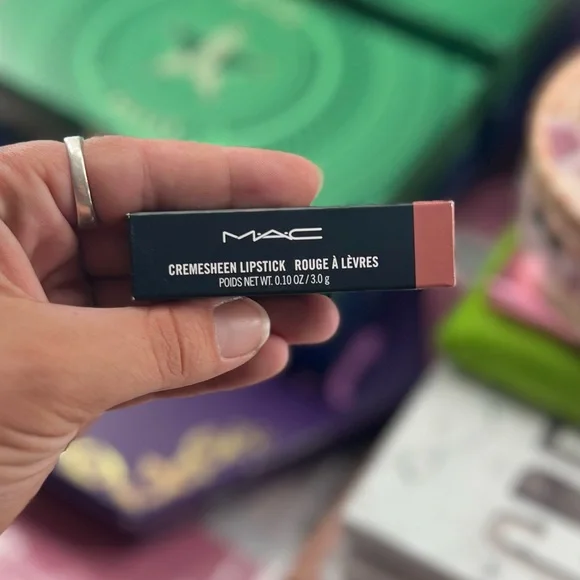 MAC Cosmetics: Cremesheen Lipstick (213-Modesty) - Picture 3 of 3